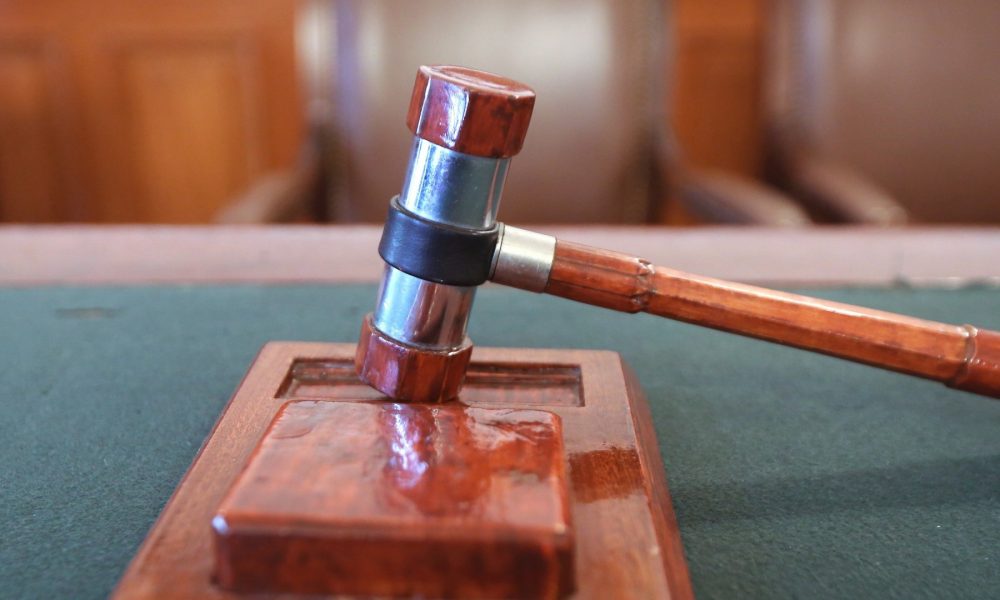 61576755 sudski cekic 1000x600